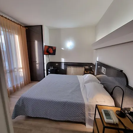 Cityhotel Cristina מלון