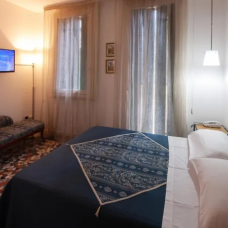 Cityhotel Cristina מלון