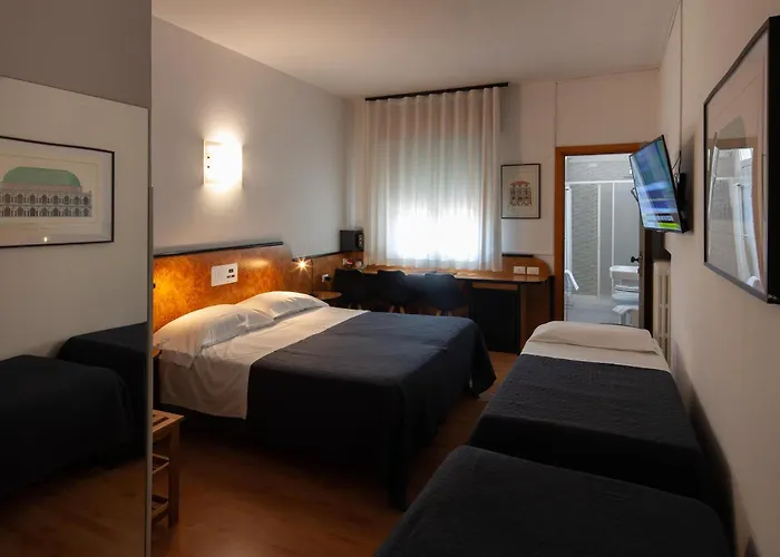 Отель Cityhotel Cristina 3*