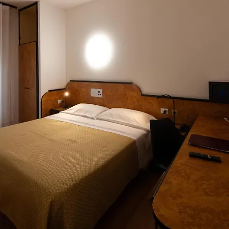 호텔 Cityhotel Cristina 3*